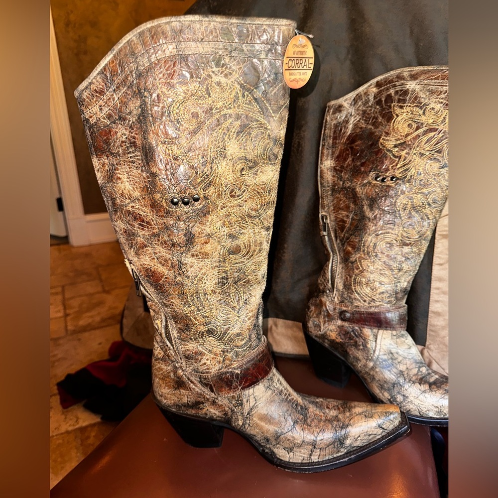 Brand New👢👢👢CORRAL size 7 M